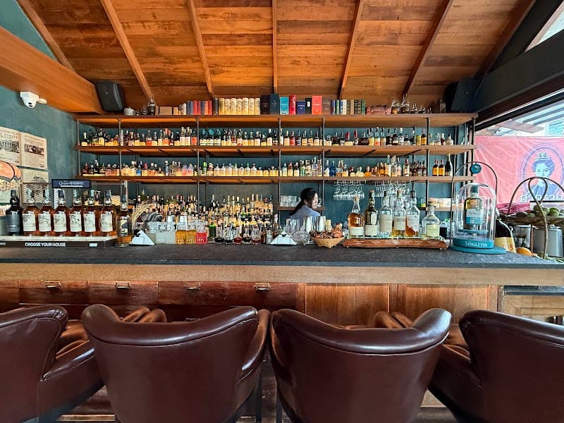 Sri Trat Restaurant & Bar