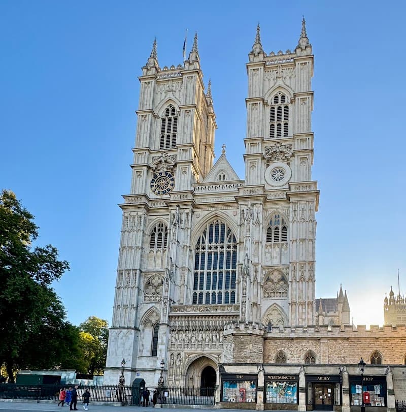 St. James's Park & Stroll to Westminster Abbey