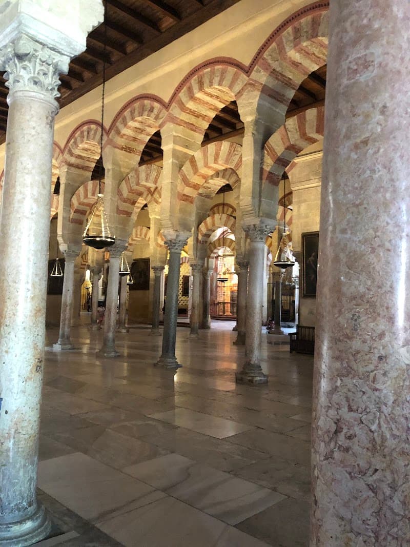 Stroll through La Judería (Jewish Quarter)
