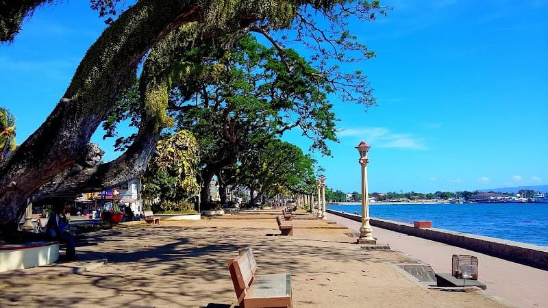 Sunset & Night Stroll on Rizal Boulevard
