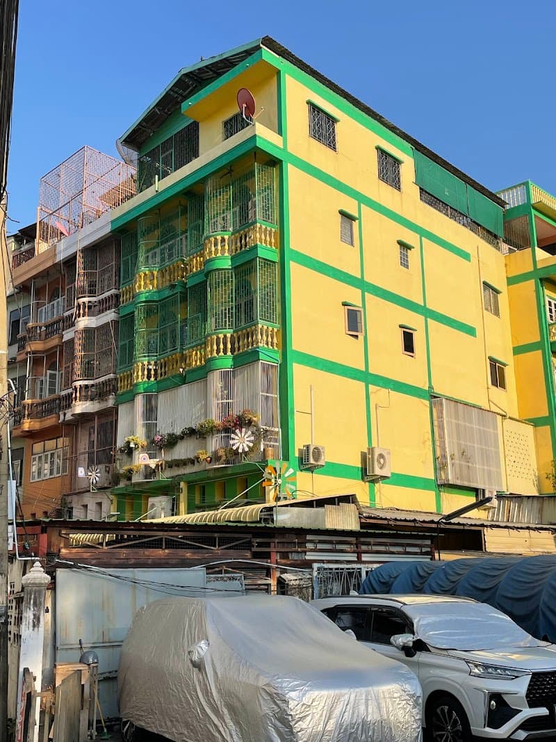 Talat Noi Street Art Walk