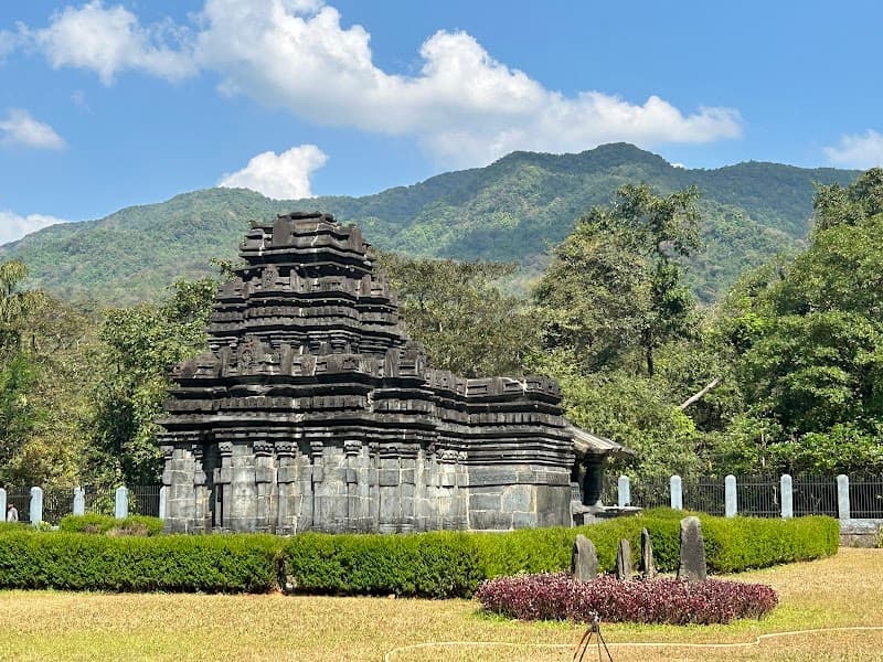 Tambdi Surla Temple