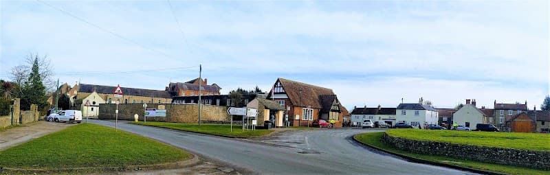 Thames Riverside Adventure: History, Art & Twilight Vibes