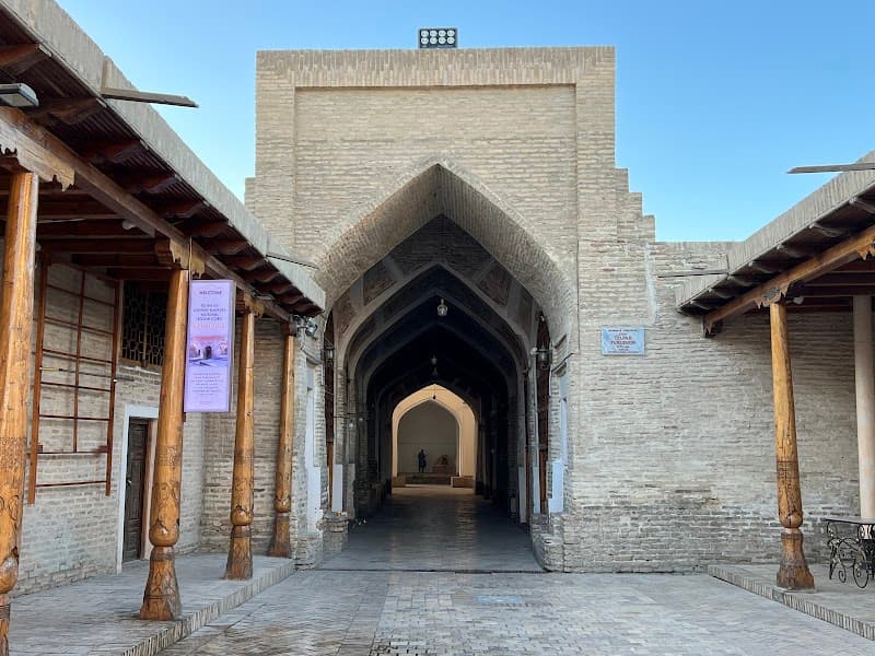 Toqi Telpak Furushon Market Dome