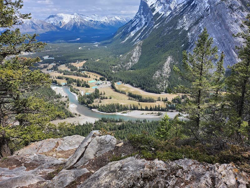Tunnel Mountain Hike