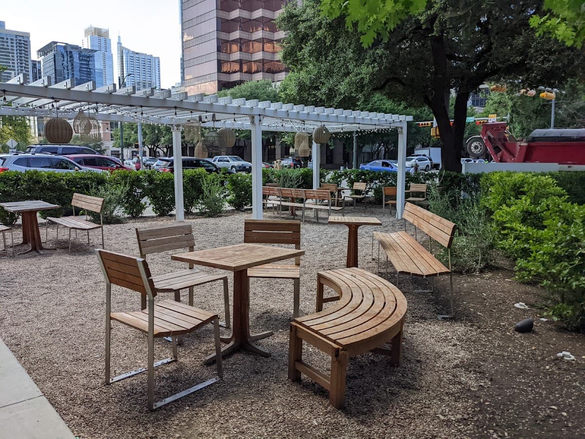 Tropical Austin Weekend: Lakes, Live Music & Lazy Vibes