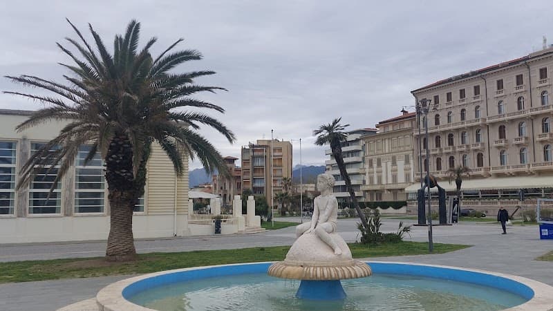 Glamorous Viareggio: Seaside Serenity for Two