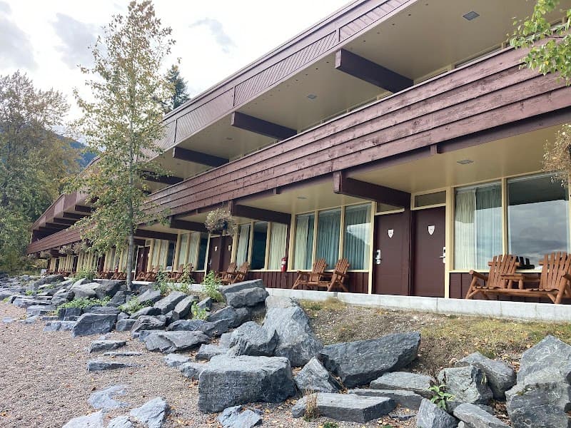 Village Inn At Apgar
