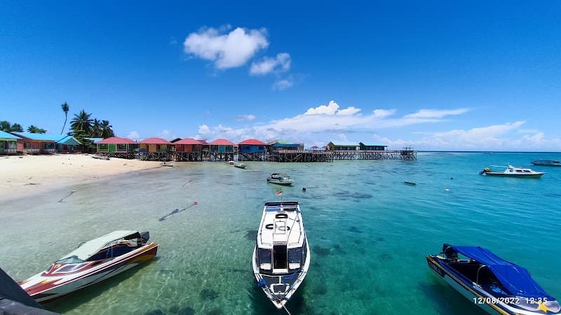 Derawan Islands: Jungle-Wild Romance Across Turtle Beaches