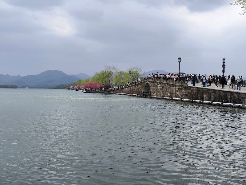 West Lake Lakeside Promenade & Broken Bridge